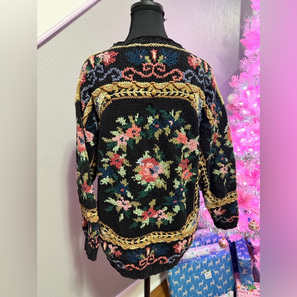 Black Floral Crewneck Sweater - Women - Picture 3 of 5